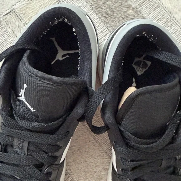 Jordan 1 low’s- grey, black & white - Picture 5 of 5